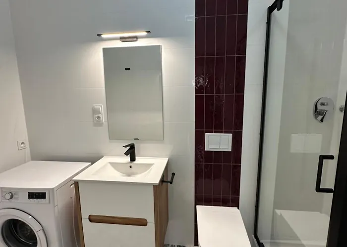 Mieszkanie Kompletnie Wyposazony Wifi Parking Niedaleko Centrum Lägenhet